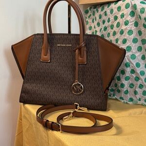 Michael Kors Elegant Brown Satchel
